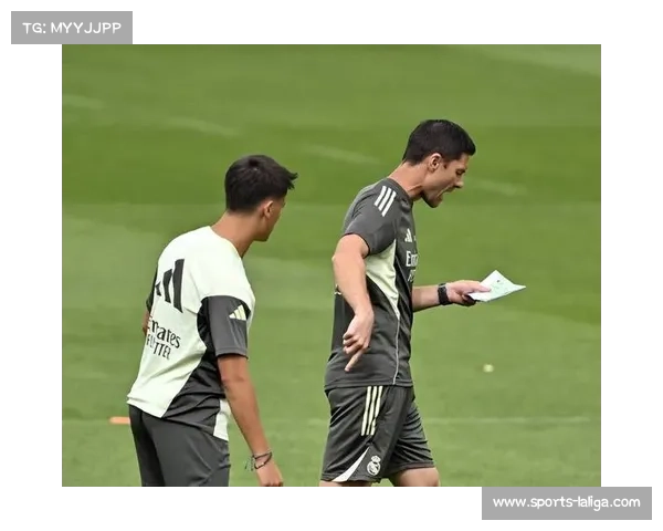 记者:皇马更衣室对阿隆索态度各异,支持他的球员不敢发声 记者:皇马更衣室对阿隆索态度各异,支持他的球员不敢发声